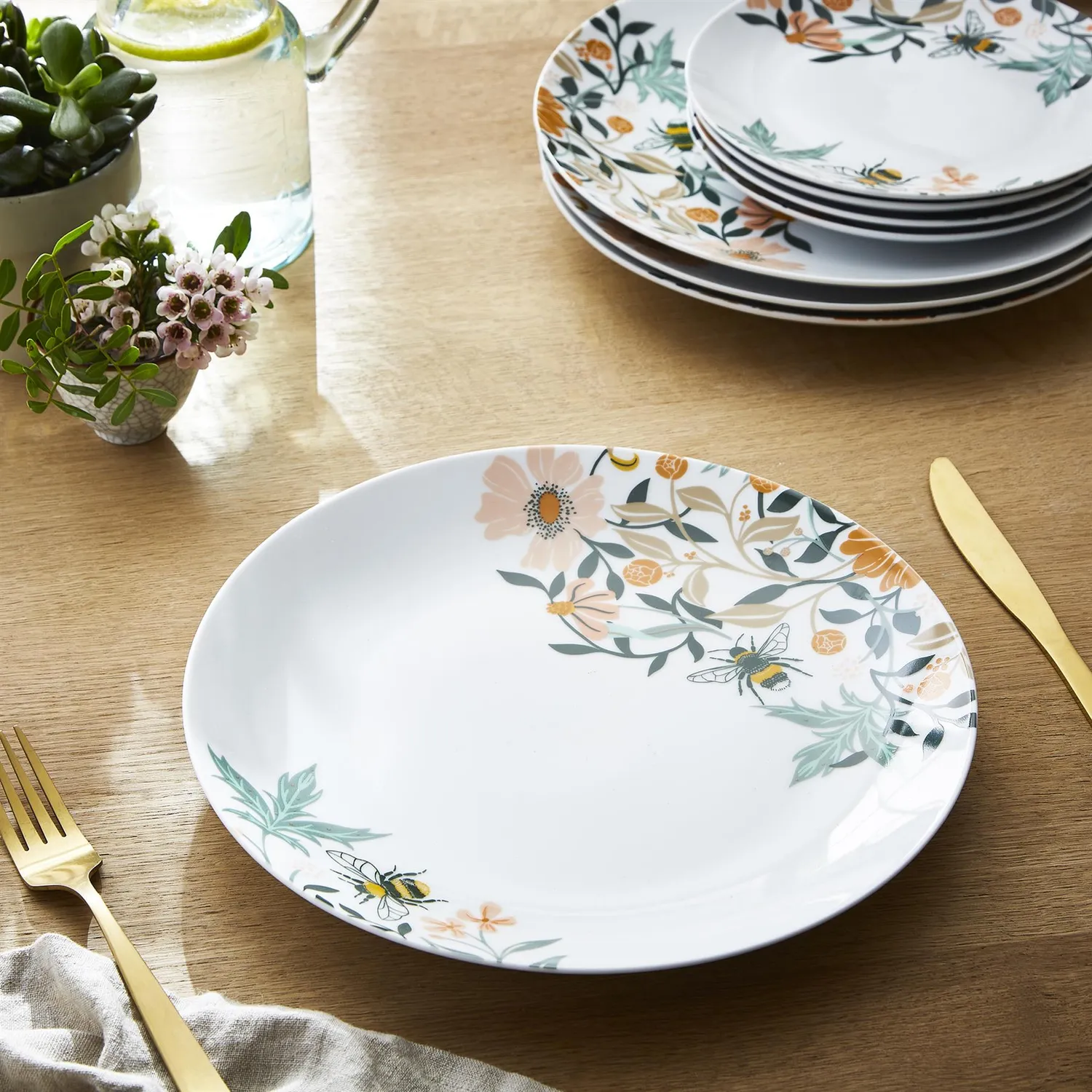 Ulster Weavers Bee Bloom middagstallerken porcelæn hvid