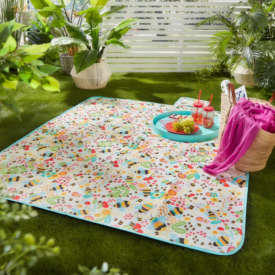 Ulster Weavers Buzzy Bee picnictæppe okker 135x150 cm vandtæt