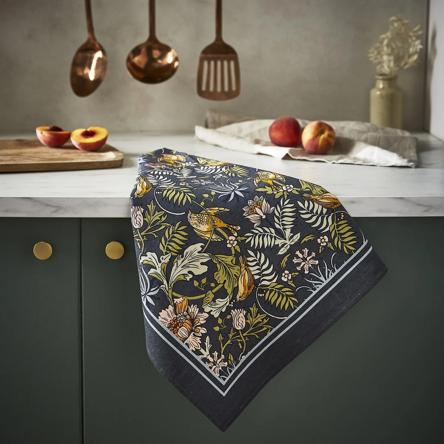 Ulster Weavers Finch & Flower viskestykke navy bomuld