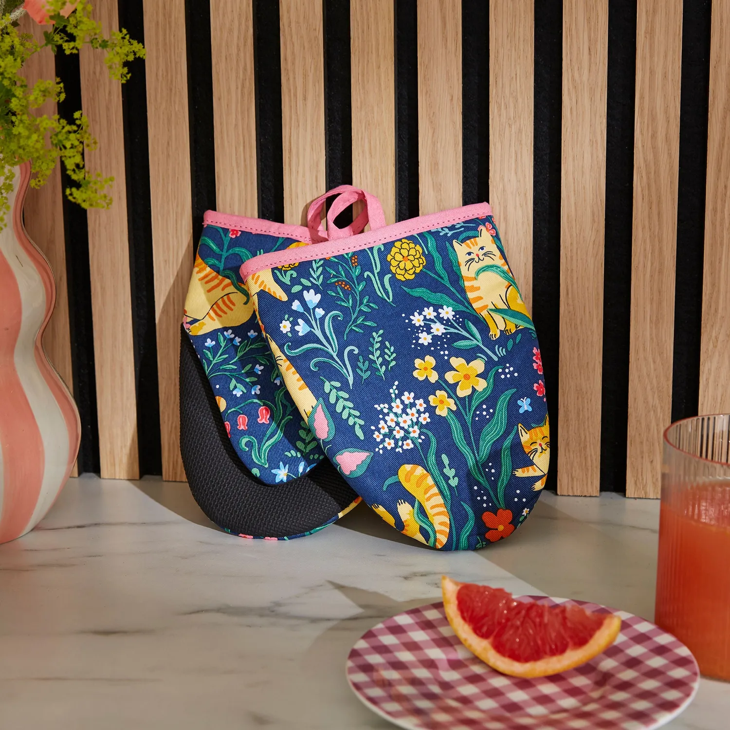 Ulster Weavers Marmalade Meadow grydelapper par navy bomuld