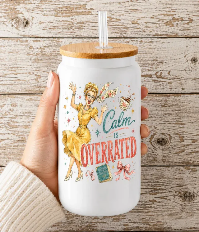 Avery Lane Gifts Housewives Calm is Overrated drikkeglas 16oz med låg
