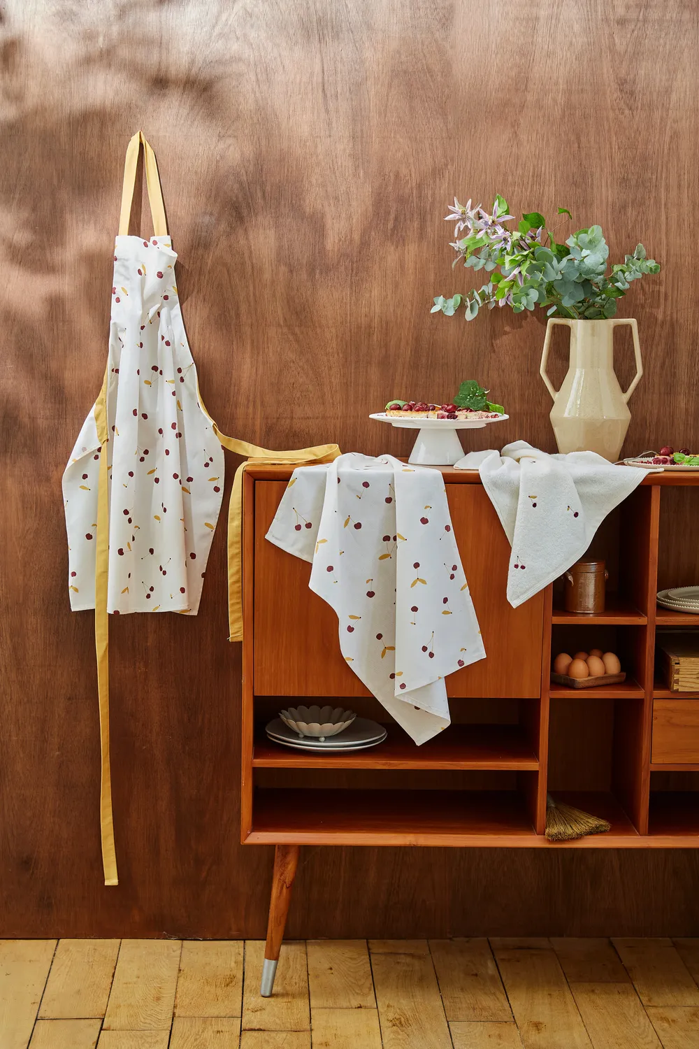 Coucke Cherries forklæde hvid 76x85 cm bomuld