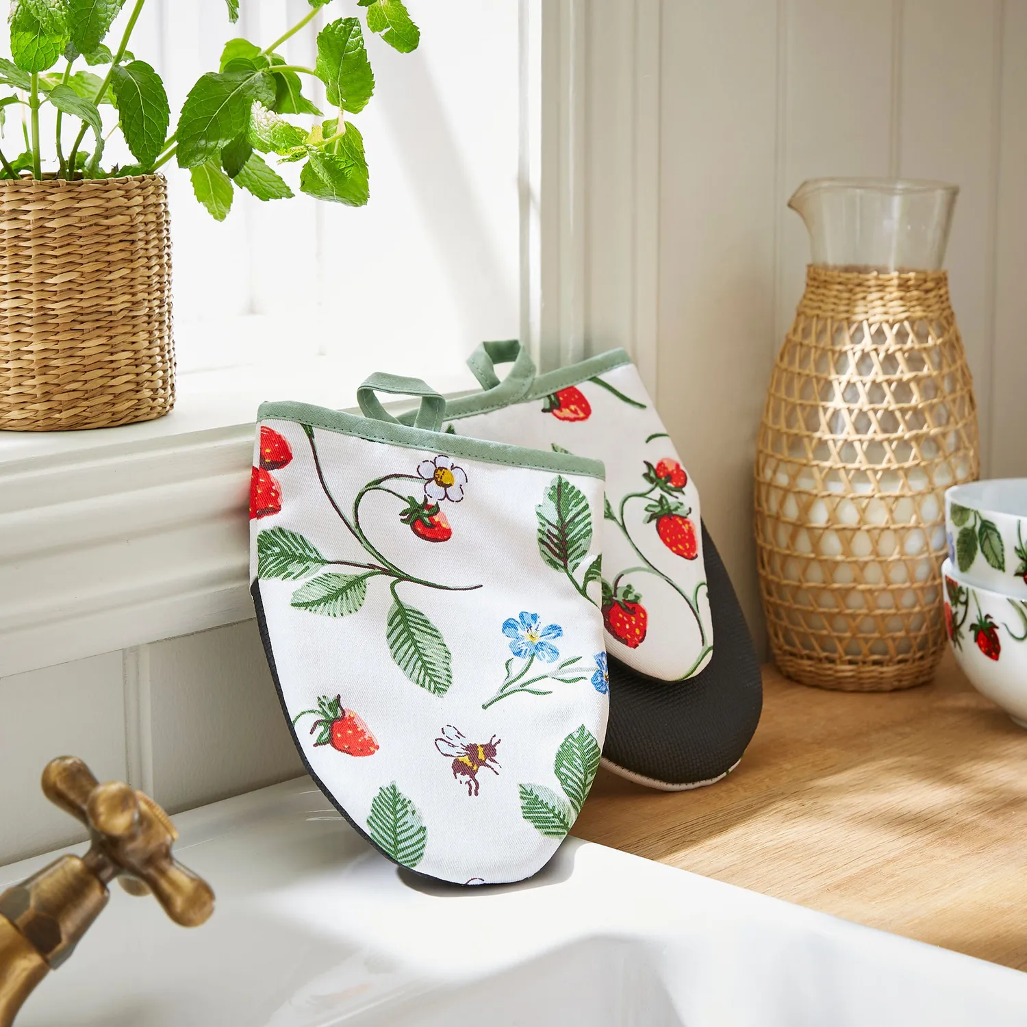 Ulster Weavers Strawberry Patch mikrohandsker grøn 2-pak