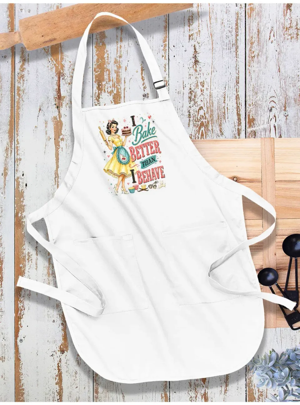 Avery Lane Gifts I Bake Better Than Behave forklæde