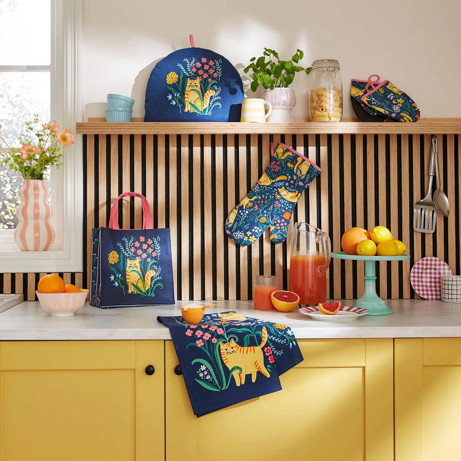 Ulster Weavers Marmalade Meadow krus navy benporcelæn