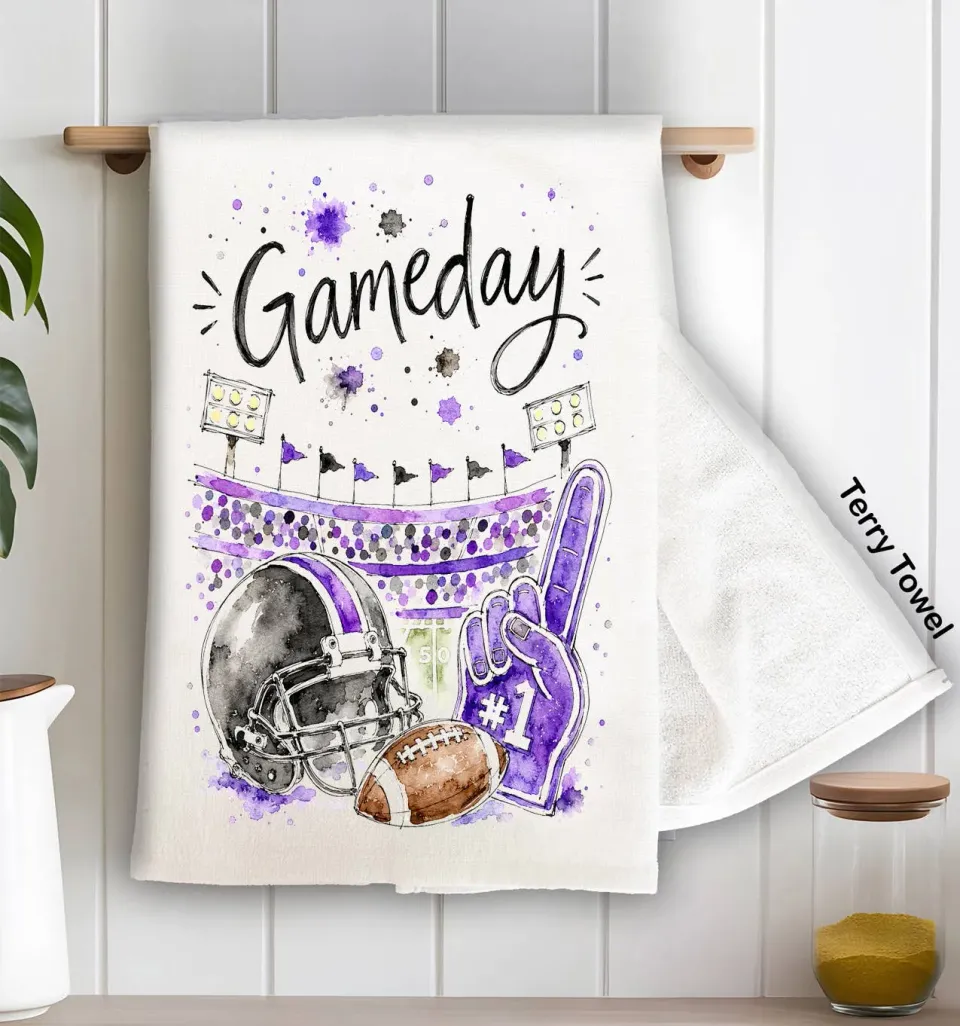 Avery Lane Gifts Gameday Football viskestykke sort lilla frotté