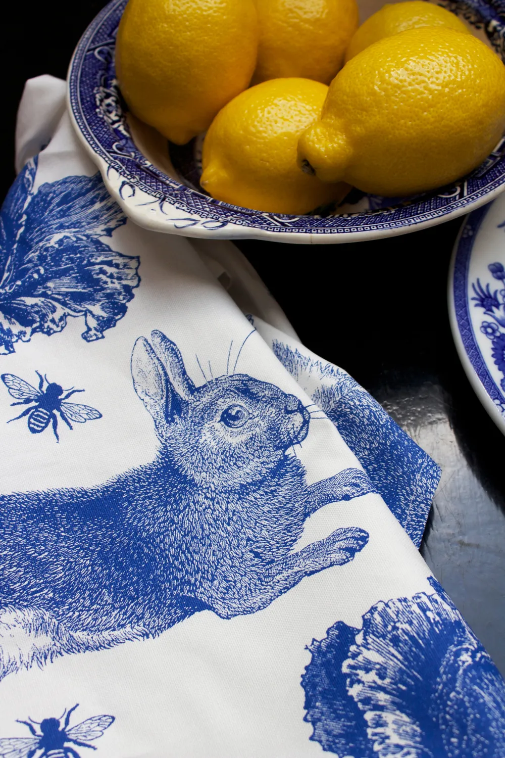 Thornback & Peel Rabbit & Cabbage viskestykke delftblå bomuld